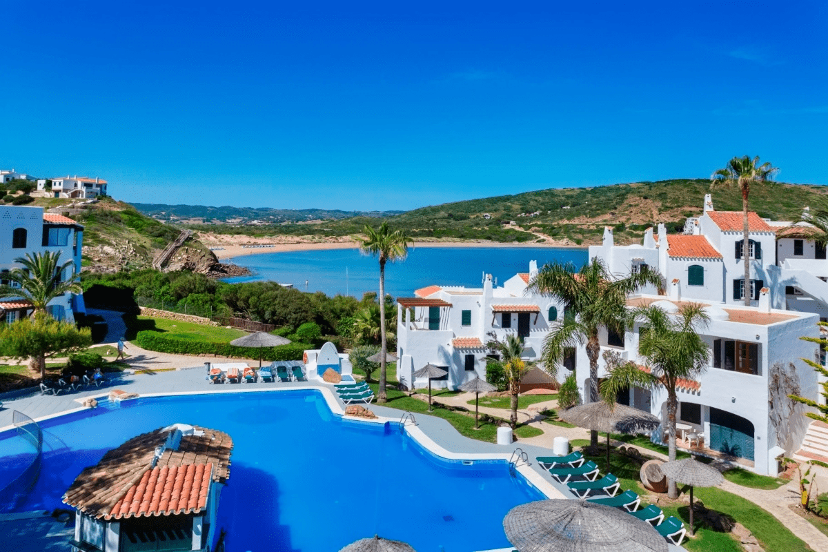 Anestésico Parásito envío Vacaciones en Menorca: hotel con vistas al mar y MEDIA PENSIÓN por 24€ -  Tarifas Error